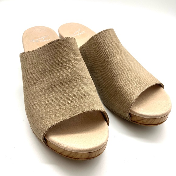 Dansko Maci Taupe Textured Beige Leather Sandals - Picture 4 of 16